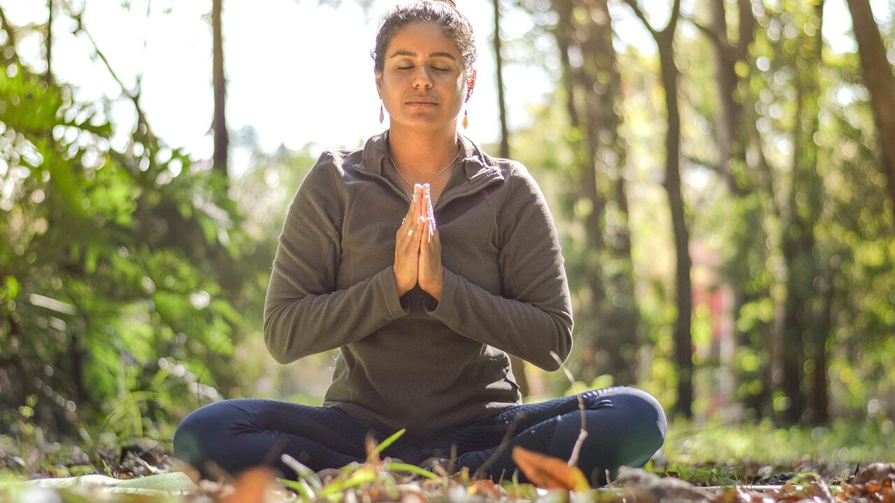 Image Keyphrase: Nature sounds in digital detox