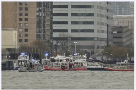 Hudson River helicopter crash scene near Pier 40