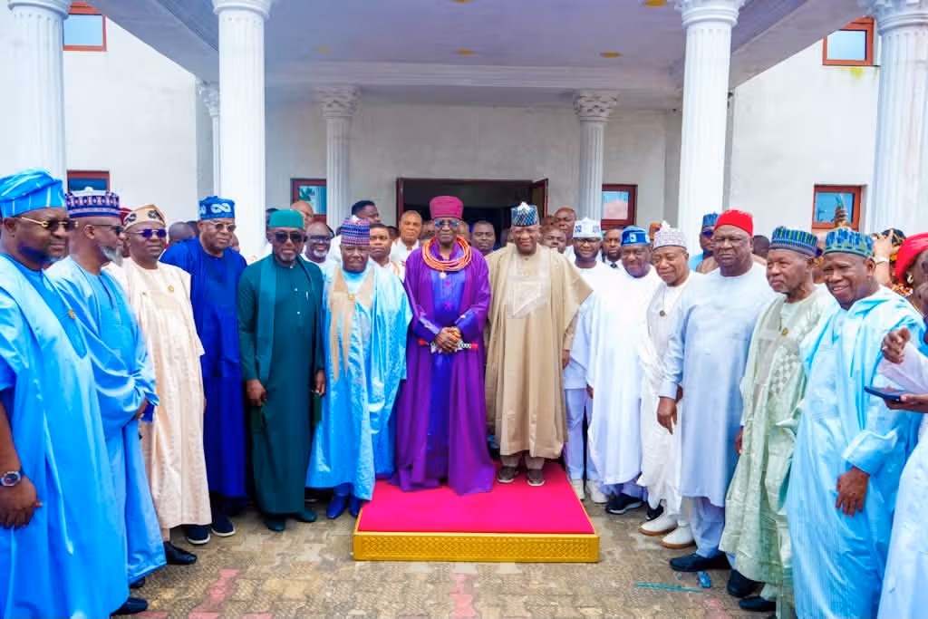 Oba Of Benin Ewuare Ii Receives Abdulaziz Yari And Apc Presidential Campaign Council Delegation At Benin Palaceoba Of Benin Ewuare Ii Receives Abdulaziz Yari And Apc Presidential Campaign Council Delegation At Benin Palace
